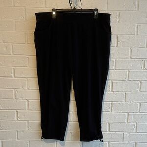 Chico's Weekends Classic Black Capri Adjustable cord on sides at hem Size 3 /XL